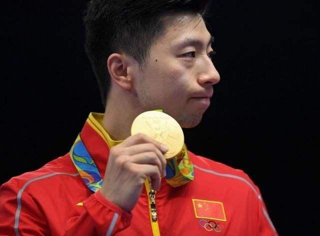 它鼓励我们 它鼓励我们